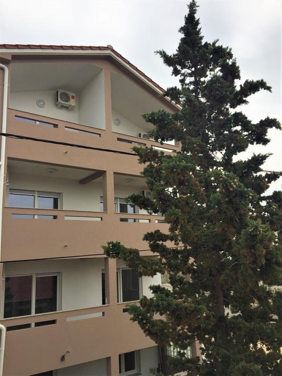 Apartmani Orhideja Rab Town Exterior foto